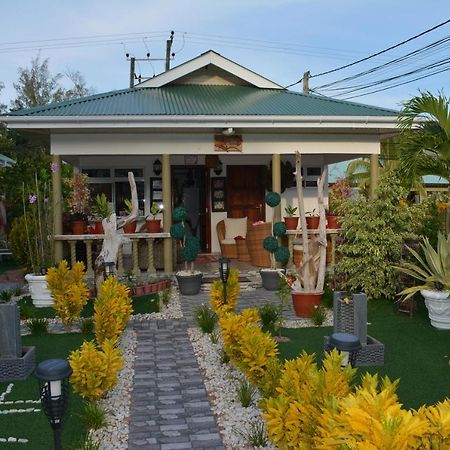 Leo's Petit Villa Annex Praslin  Extérieur photo