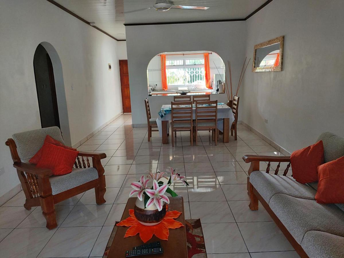 Leo's Petit Villa Annex Praslin  Extérieur photo