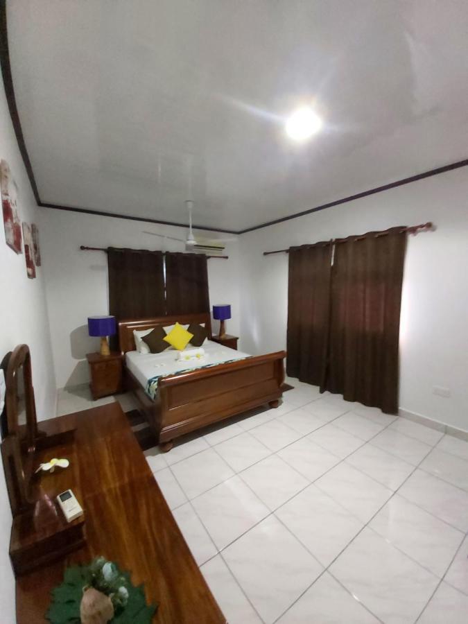 Leo's Petit Villa Annex Praslin  Extérieur photo