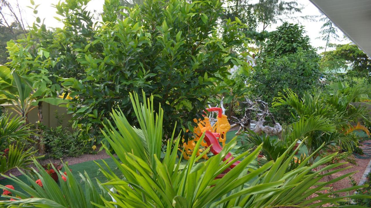 Leo's Petit Villa Annex Praslin  Extérieur photo