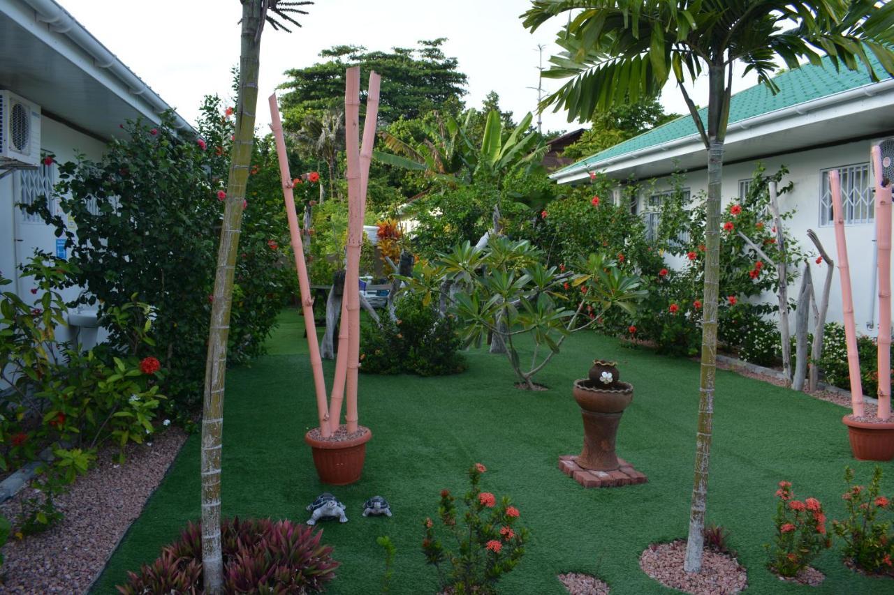 Leo's Petit Villa Annex Praslin  Extérieur photo